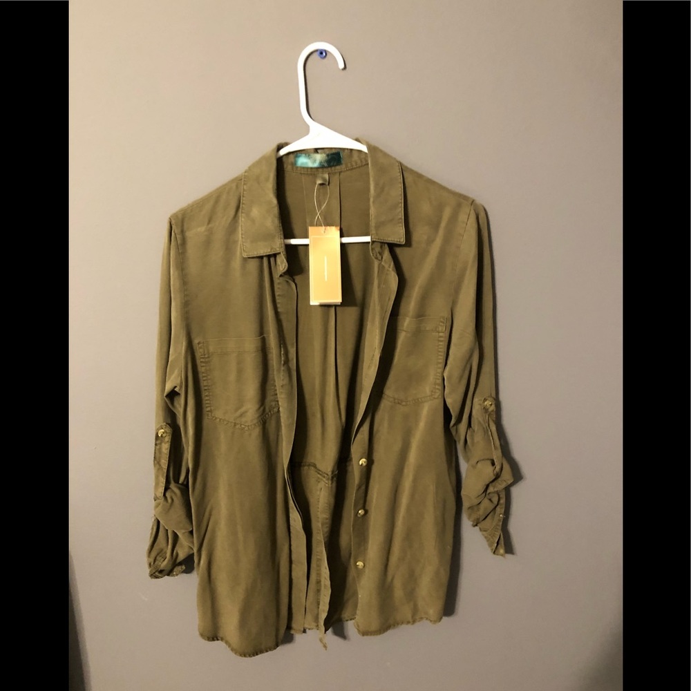 Army green button down shirt w/ rolled up sleeves
